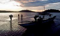 Villagers returning home as the sun sets in the Philippines. UN Photo/Oddbjorn Monsen